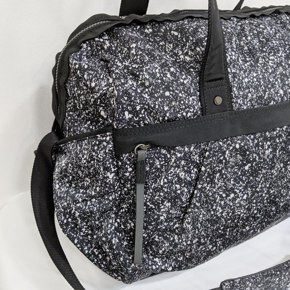 🦄 RARE Lululemon Reflective All Day Duffle Bag - Picture 8 of 16